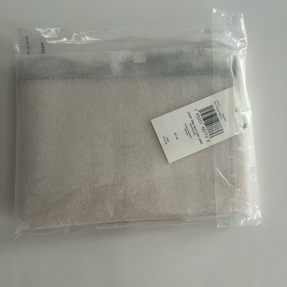 NWT COACH C9075 Walt Disney World Pebbled Leather Corner Zip Wristlet - Picture 5 of 7